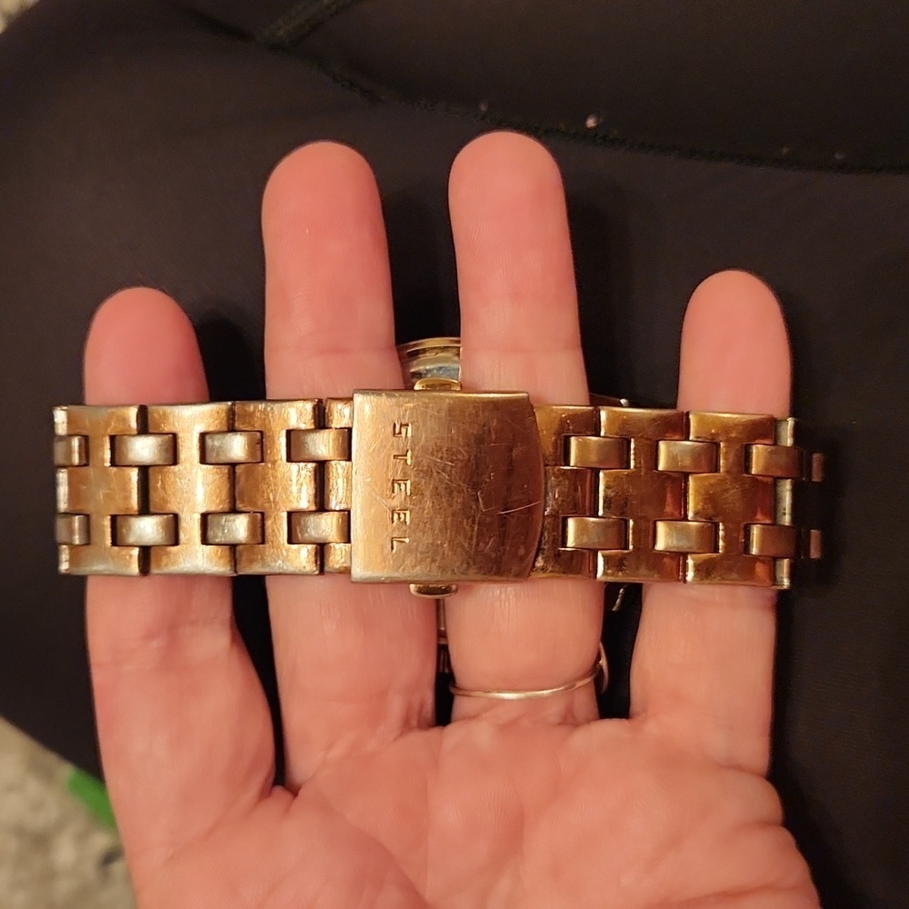 Guess rose gold tone watch - Picture 3 of 7